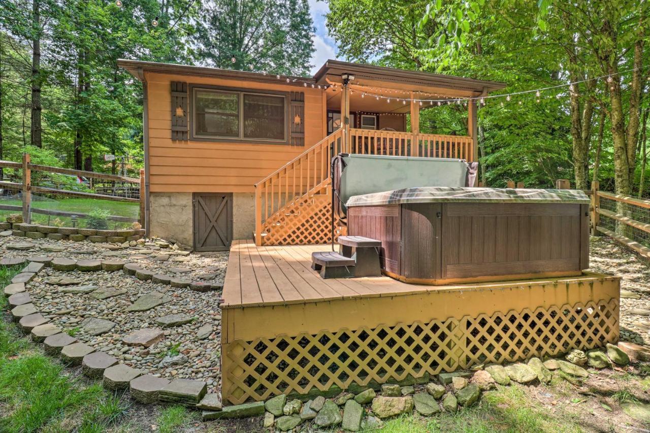 Vintage Creekside Cottage With Hot Tub And Grill! Maggie Valley Εξωτερικό φωτογραφία