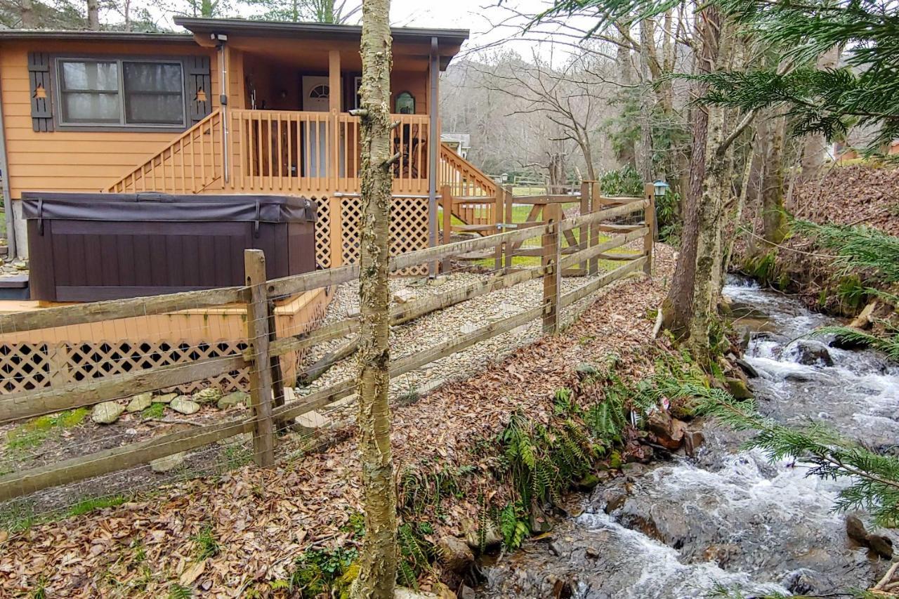 Vintage Creekside Cottage With Hot Tub And Grill! Maggie Valley Εξωτερικό φωτογραφία