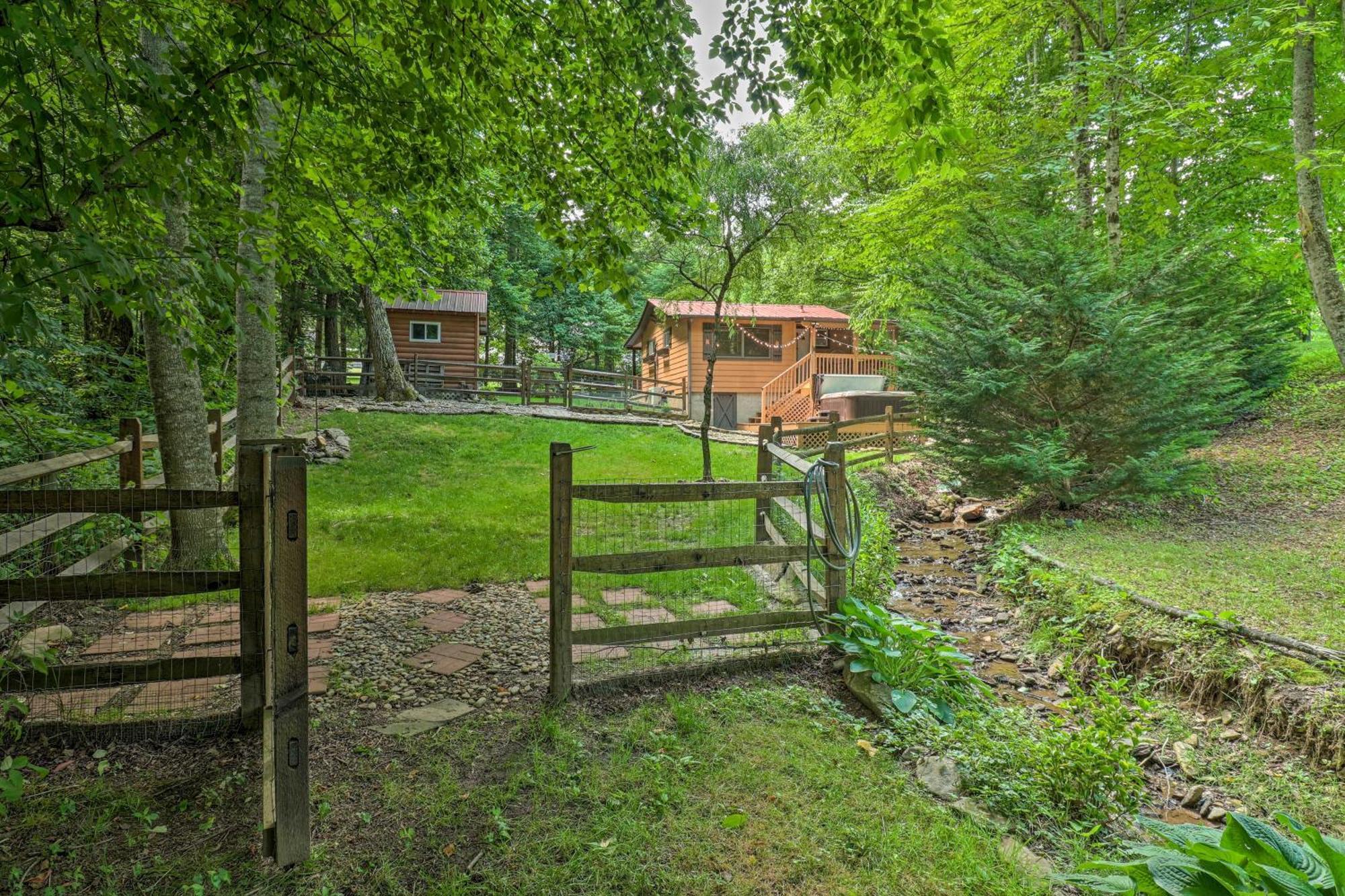 Vintage Creekside Cottage With Hot Tub And Grill! Maggie Valley Εξωτερικό φωτογραφία