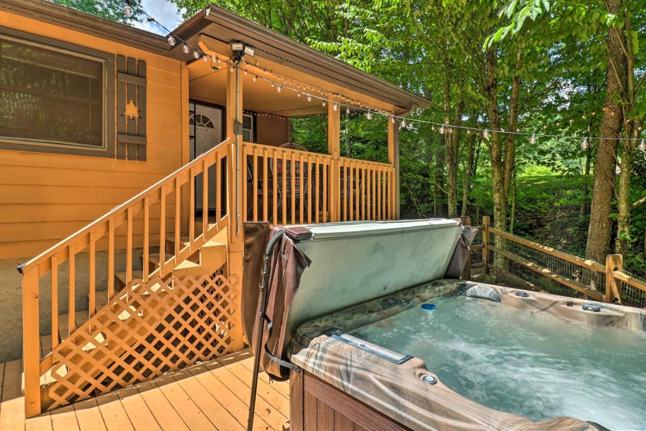 Vintage Creekside Cottage With Hot Tub And Grill! Maggie Valley Εξωτερικό φωτογραφία