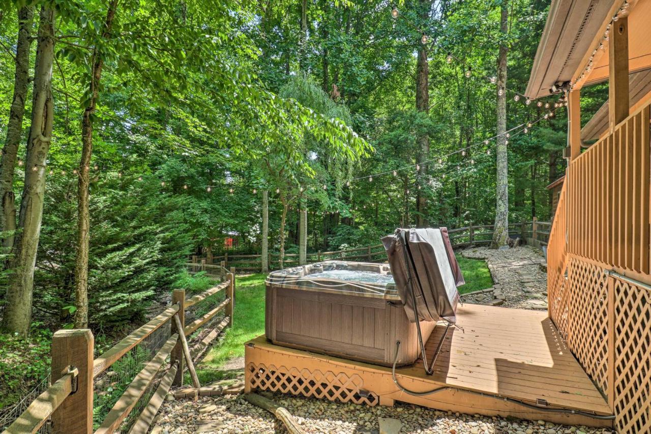 Vintage Creekside Cottage With Hot Tub And Grill! Maggie Valley Εξωτερικό φωτογραφία